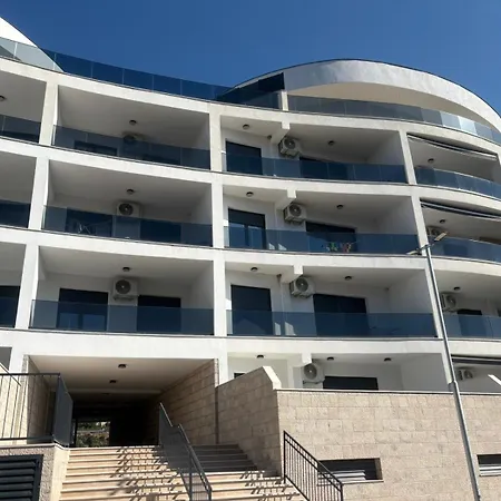 San 2 Apartment *